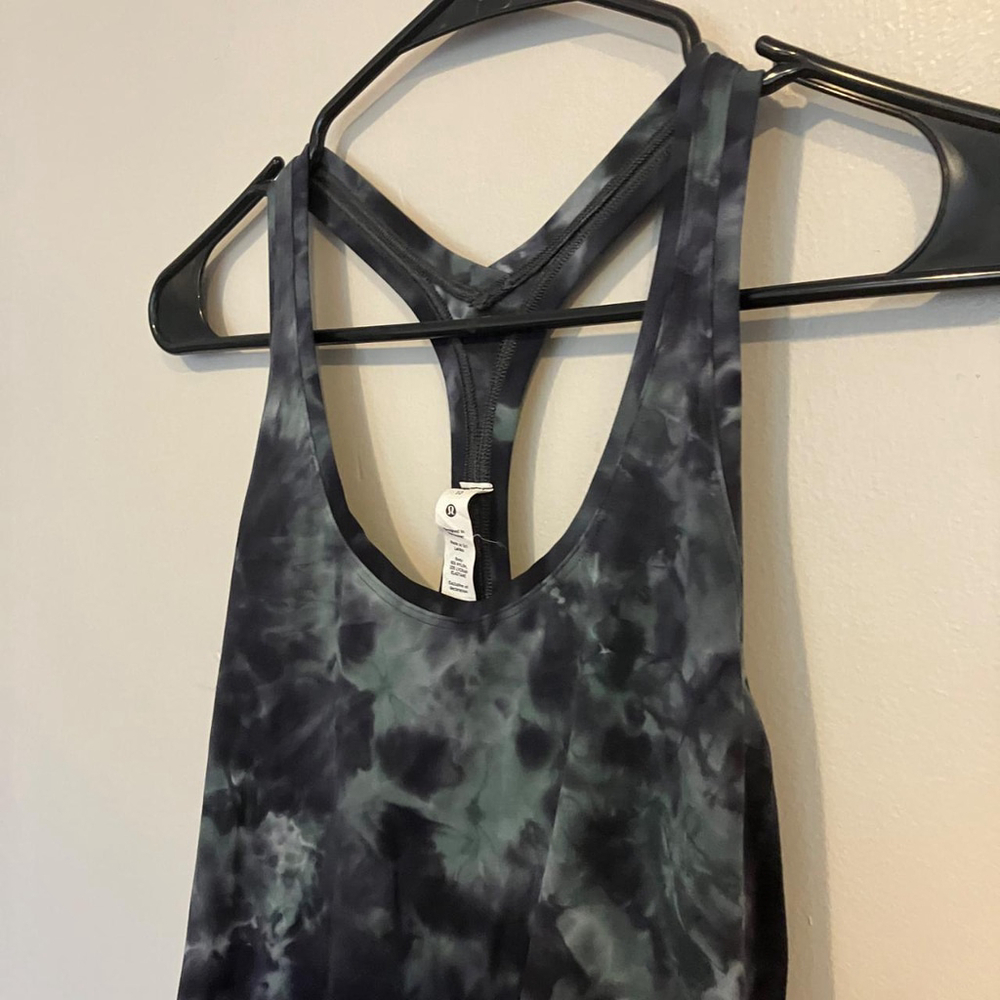 ✨ Lululemon "Diamond Dye" Racerback Nulu Short Tank ✨ - Picture 2 of 3